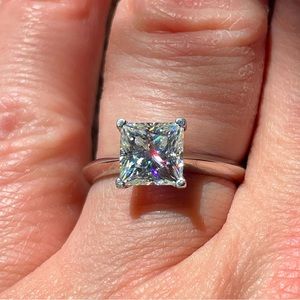 2 Ct princess cut moissanite ring